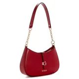 Cartera tipo hobo de Guess modelo Carrie, color rojo, fabricada en simil cuero con herrajes dorados y detalles de cadena en la correa de hombro. Cuenta con solapa frontal con cierre magnético y el logo de la marca en letras metálicas.