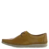 Zapato casual de hombre color marrón habana, con cordones oscuros y suela blanca de goma. Presenta un diseño con costuras decorativas visibles alrededor de la base.