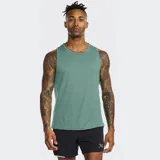 Musculosa deportiva 2XU Aero Tank de color blanco, confeccionada con tejido técnico transpirable y ligero, diseñada para running y entrenamiento.