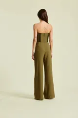 Pantalon de mujer Natalia Antolin modelo Duquesa, de corte sastre y silueta amplia de pernera recta, con diseño de talle alto.