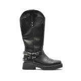 Bota de caña alta estilo western, confeccionada en cuero negro con textura granulada. Presenta una suela de plataforma plana con taco cuadrado y una correa decorativa en el tobillo con detalles metálicos plateados.