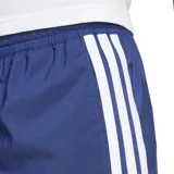 Shorts Adidas Essential Chelsea 3 Tiras, color azul con logo blanco y tres tiras blancas a los costados.