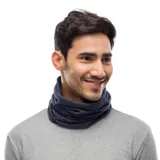 Cuello tubular de lana merino color azul oscuro con logo de la marca Buff en el borde inferior.