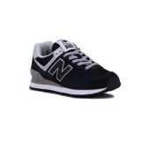 Championes urbanos New Balance modelo 574 Core, color negro con detalles en gris y blanco, confeccionados en gamuza y malla, con logo "N" característico en los laterales y entresuela ENCAP.