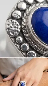 Anillo de plata 925 con diseño artesanal de estilo étnico, presenta una piedra central ovalada de color azul intenso rodeada por una estructura de círculos texturizados y detalles trenzados.