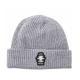 Gorro de lana gris con logo de Rip Curl bordado en el frente.