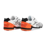 Championes deportivos Joma para fútbol sala, color blanco con detalles en gris, negro y naranja. Capellada de material sintético y rejilla mesh para mayor transpirabilidad y estabilidad. Tecnología Perfect Fit en la cordonera para mejor sujeción. Puntera reforzada con tecnología Protection.