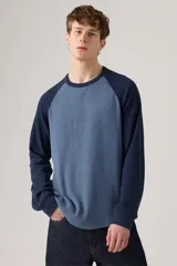 Remera de manga larga con cuello redondo, diseño raglán en dos tonos de azul y tejido térmico acanalado.