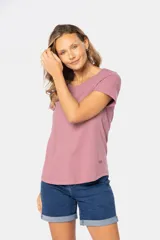 Remera de manga corta y cuello redondo, color verde menta jaspeado.