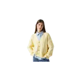 Cardigan de punto color amarillo claro, con escote en V, cierre frontal con botones y diseño texturado de ochos.