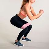 Calza deportiva de tiro alto con largo hasta el tobillo, confeccionada en tejido elástico de color azul profundo, con ajuste regular y diseño sin bolsillos.