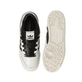 Zapatillas Adidas Forum Low CL, color blanco con detalles en negro, incluyendo las tres tiras laterales, el logo y los cordones.