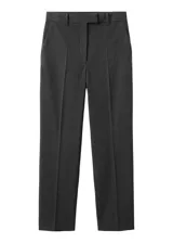 Pantalón de vestir gris oscuro con diseño de sutiles rayas verticales, corte recto y bolsillos laterales.