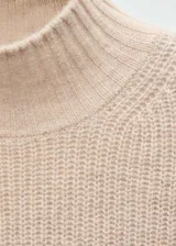 Jersey de punto de lana con cuello perkins, manga corta y diseño recto.