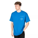 Remera azul de manga corta con bolsillo en el pecho y estampado de una cara sonriente.