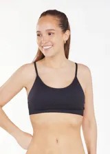Top deportivo de tejido jacquard con textura, escote redondo y breteles finos. Cuenta con copas removibles y diseño ajustado.