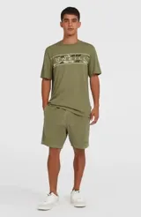 Bermuda O'Neill color verde militar, confeccionada en tejido acanalado de algodón con cintura elástica y cordón ajustable.