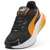 Championes Puma modelo McLaren Hypnotic LS 2, de diseño deportivo con combinación de colores negro y naranja. Presenta una suela gruesa con degradado de blanco a naranja y el logo de McLaren Racing en el lateral.