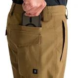 Pantalón de corte recto y estilo técnico, confeccionado en tejido elástico y resistente. Cuenta con cintura híbrida, trabillas para cinturón y bolsillos laterales, diseñado para ofrecer comodidad y versatilidad en viajes y uso diario.
