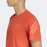 Remera deportiva Adidas de running con tecnología Climacool para mayor transpirabilidad. Presenta cuello redondo, mangas cortas con detalle de las tres bandas y logo reflectante en el pecho.