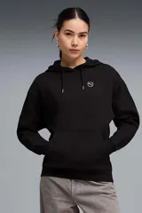 Canguro Puma Ess Elevated de color negro, con capucha ajustable con cordones, bolsillo tipo canguro frontal y el logo de la marca bordado en el pecho.