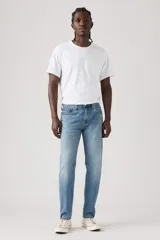 Pantalón de jean Levi's modelo 502, de corte regular taper, con diseño de cinco bolsillos, cierre de cremallera y botón metálico.