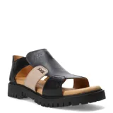 Sandalias de cuero combinadas en color negro y beige, con diseño de tiras anchas, suela track dentada y detalle de costuras decorativas.