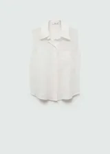 Camisa blanca sin mangas de lyocell con cuello camisero, bolsillo de parche en el pecho y cierre frontal con botones.