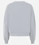 Buzo deportivo Get Over de microfibra color gris, con diseño boxy, cuello redondo y manga larga abullonada con puños ajustados.