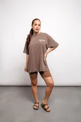 Short tipo biker de color marrón, ajustado al cuerpo.