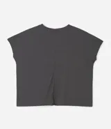 Blusa tipo muscle tee de corte holgado, con cuello redondo y diseño sin mangas. Confeccionada en tejido de ribana acanalado de color beige.