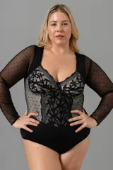 Body negro con aro, confeccionado en lycra, microtul con puntos y puntilla.