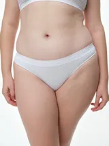 Bombacha tipo colaless de microfibra seamless, con diseño minimalista y elástico suave en la cintura. Cuenta con fundillo de algodón para mayor comodidad.