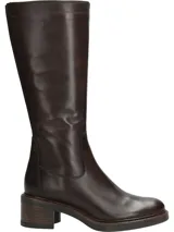 Bota alta de cuero marrón oscuro, modelo Eloise de RKF, con cierre interior, punta semi puntiaguda y taco cuadrado de altura moderada.