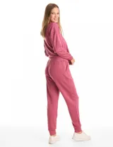 Pantalón tipo jogger de la marca Match Fit, con cintura elástica ajustable mediante cordón, bolsillos laterales y puños elásticos en los tobillos.