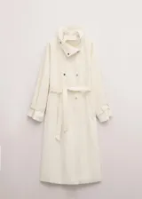Chaqueta oversize de algodón con cuello embudo, cierre frontal de botones, manga larga con trabillas y bolsillos laterales.
