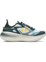 Championes deportivos Under Armour modelo Echo, con diseño técnico y moderno. Presentan una parte superior translúcida multicapa con malla transpirable, sistema de cierre de cordones elásticos asimétricos y amortiguación reactiva UA HOVR en la entresuela. El diseño combina tonos verde oscuro, blanco, amarillo y detalles en azul.