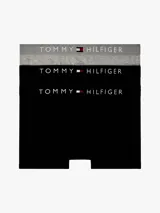 Pack de tres calzoncillos tipo trunk de Tommy Hilfiger, confeccionados en algodón elástico. Presentan cintura elástica con el logo de la marca y la bandera distintiva estampada.