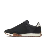 Zapatillas Merrell Sprint Anthem Ltr de estilo retro inspirado en el running de los años 70, confeccionadas en ante y malla negra con la clásica 'M' lateral en color blanco. Cuentan con entresuela de EVA y suela de goma con relieve.