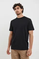 Remera de cuello redondo y manga corta, confeccionada en algodón pesado de calidad premium.