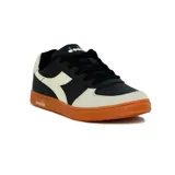 Championes casuales unisex Diadora modelo Helio, de caña baja. Combinan cuero sintético negro, gamuza beige claro en puntera y talón, y el logo Diadora en beige claro. La suela es de goma color naranja quemado.