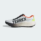 Championes de trail running Adidas Terrex Agravic 4, con diseño técnico en colores blanco, negro, naranja y amarillo neón. Presentan exterior de tela con revestimientos de TPU, mediasuela Lightstrike y suela de caucho Continental para mayor tracción.