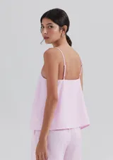 Blusa sin mangas color rosado con textura.