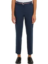 Pantalón de vestir azul marino de corte slim, con cinturón incorporado con detalles distintivos de la marca.