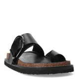 Sandalias Miss Carol modelo Melak de color beige, con tira ancha ajustable mediante una hebilla metálica grande y presilla para el dedo. Cuenta con suela de corcho y base de goma negra.