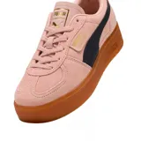 Championes Puma modelo Palermo Elevata, de color negro con detalles en blanco y suela de plataforma color caramelo. Confeccionados en gamuza con el logo de la marca en dorado.
