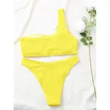 Conjunto de bikini texturado color tostado, compuesto por un top de un solo hombro y bombacha vedetina tiro medio.