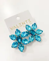 Aros colgantes con forma de racimo, con engarce plateado y gemas de cristal facetado color celeste.