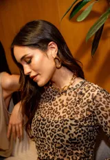 Aros tipo argolla de acero quirúrgico color dorado.