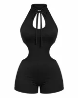 Mono corto de microfibra negro, al cuerpo, con aberturas laterales en la cintura, escote halter con abertura frontal y tiras para atar al cuello.